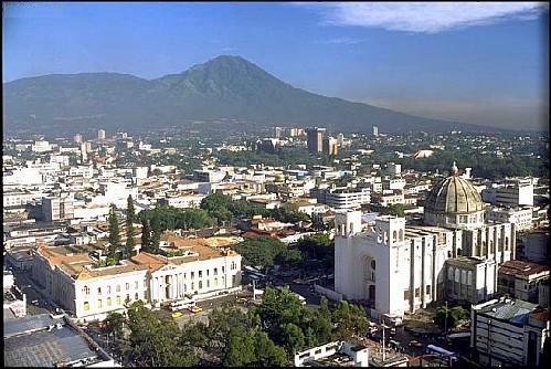 San_Salvador_downtown.jpg (48797 bytes)