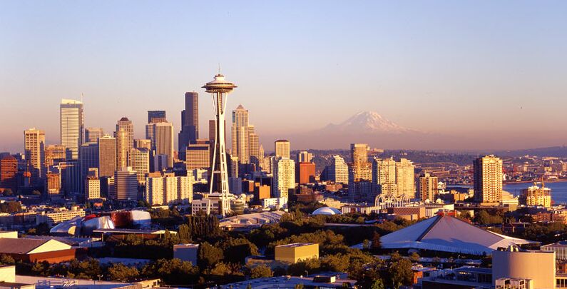Seattle-Skyline.jpg (67018 bytes)